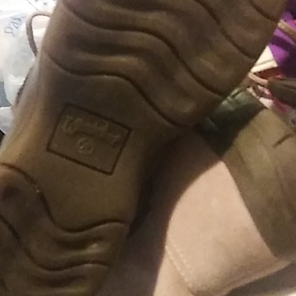 Boots - Picture 4 of 4